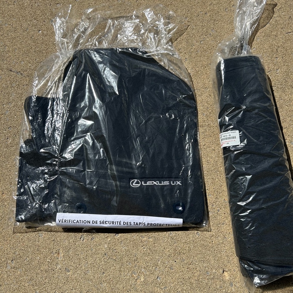 Lexus UX Black Car Mats